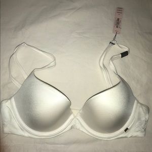 NEW with tags!! VS Very Sexy Lightly Lined Plunge